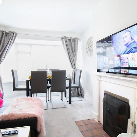 Virexxa Aylesbury Centre Apartment Exterior photo