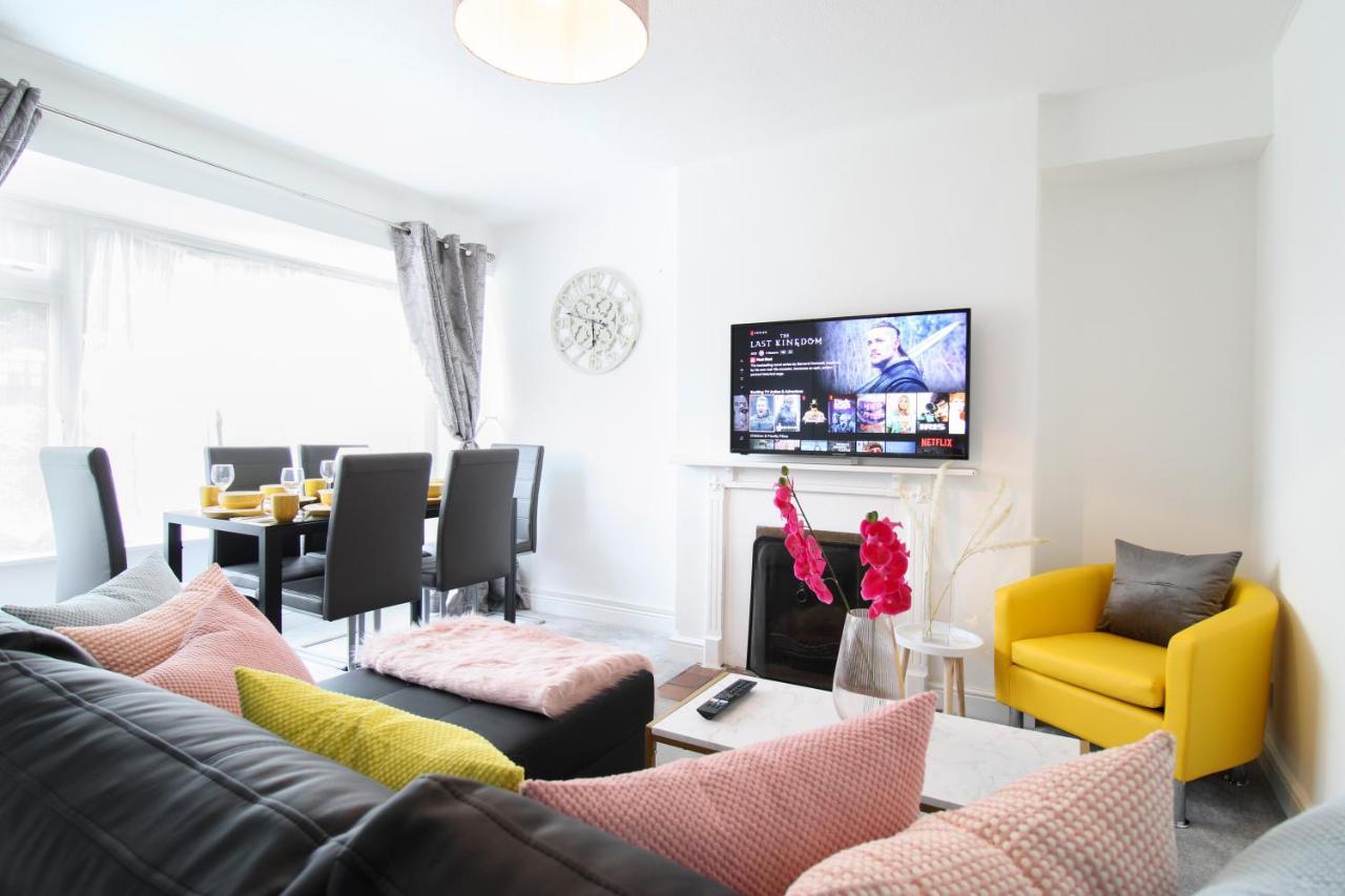 Virexxa Aylesbury Centre Apartment Exterior photo